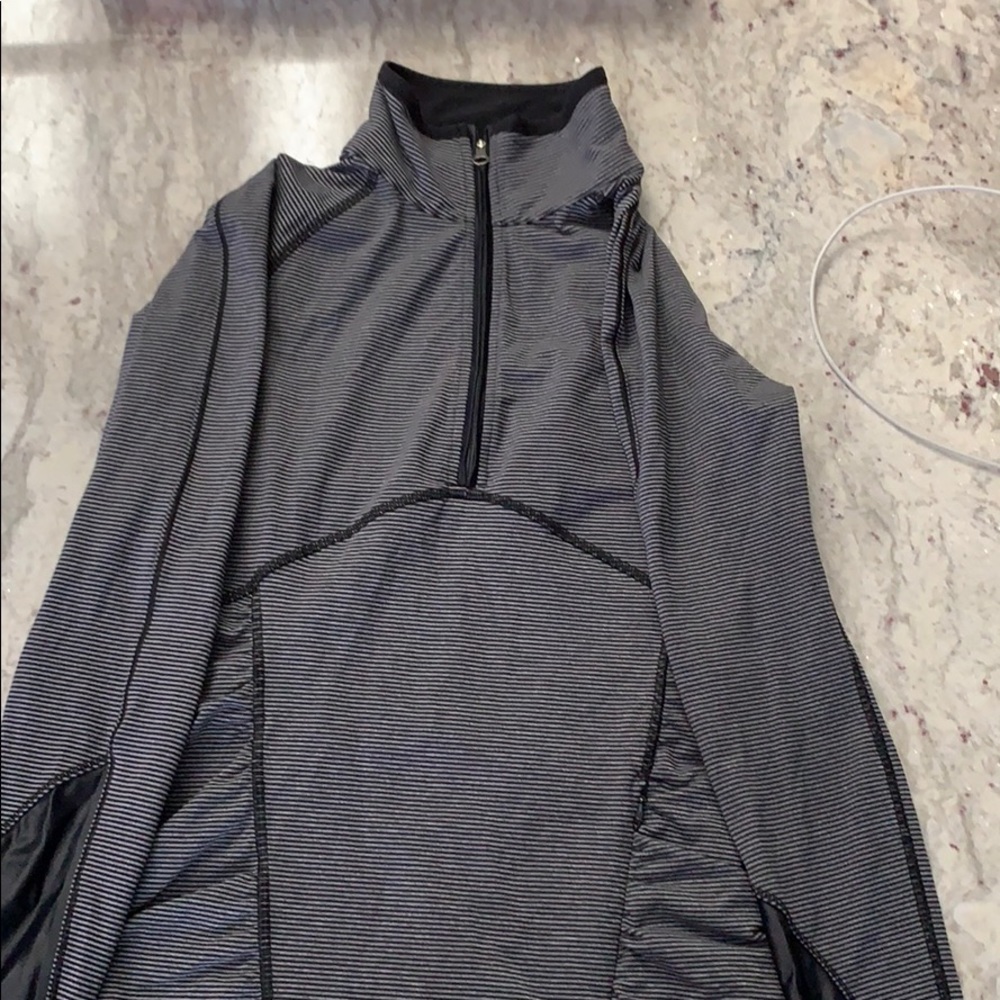 Form fitting lululemon jacket